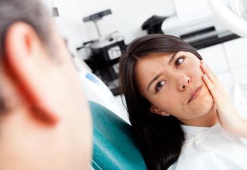 woman with a dental emergency in jonesboro ar